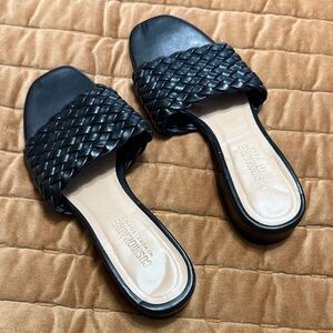Cushionaire Black Woven Slide Sandals